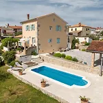 Katalin Apartamento *
